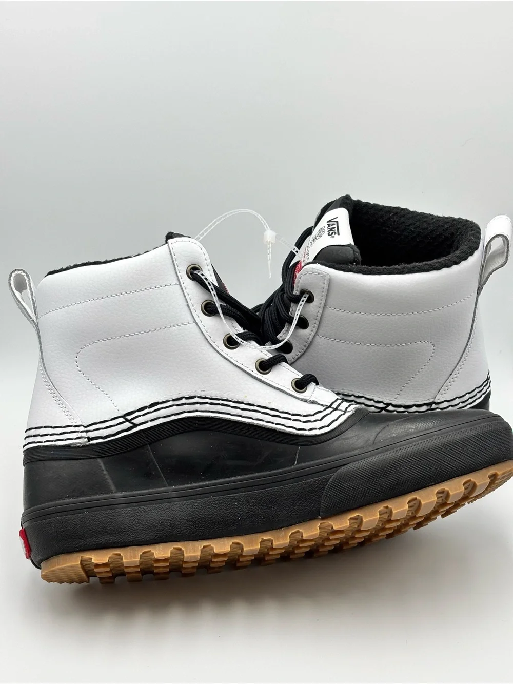 VANS x Kennedi Deck  Standard Mid Snow MTE Boot Shoes White / Black Size 8.5